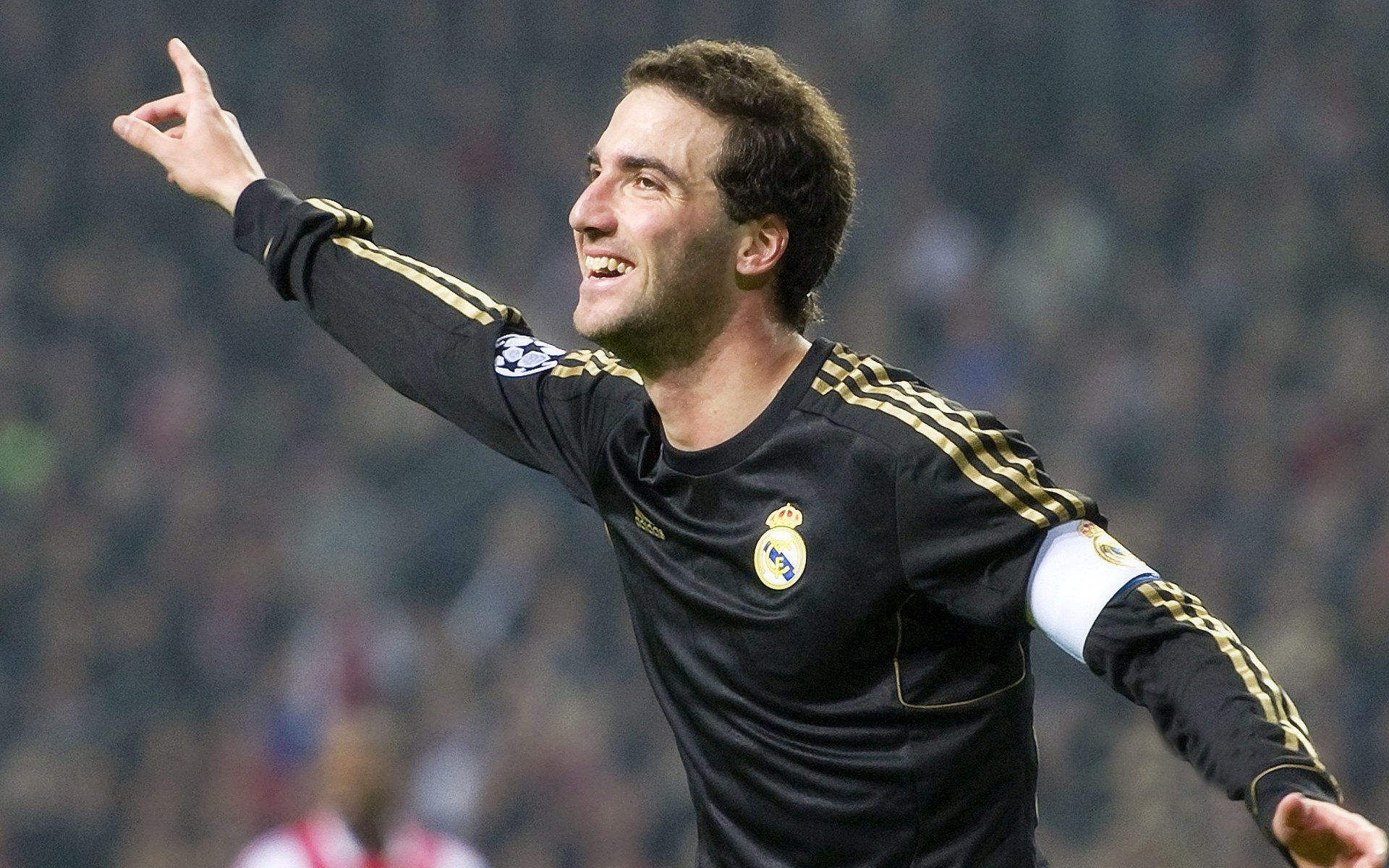 爱游戏电竞-绿城主场大胜，球迷欢呼出线希望大增，绿城 主场