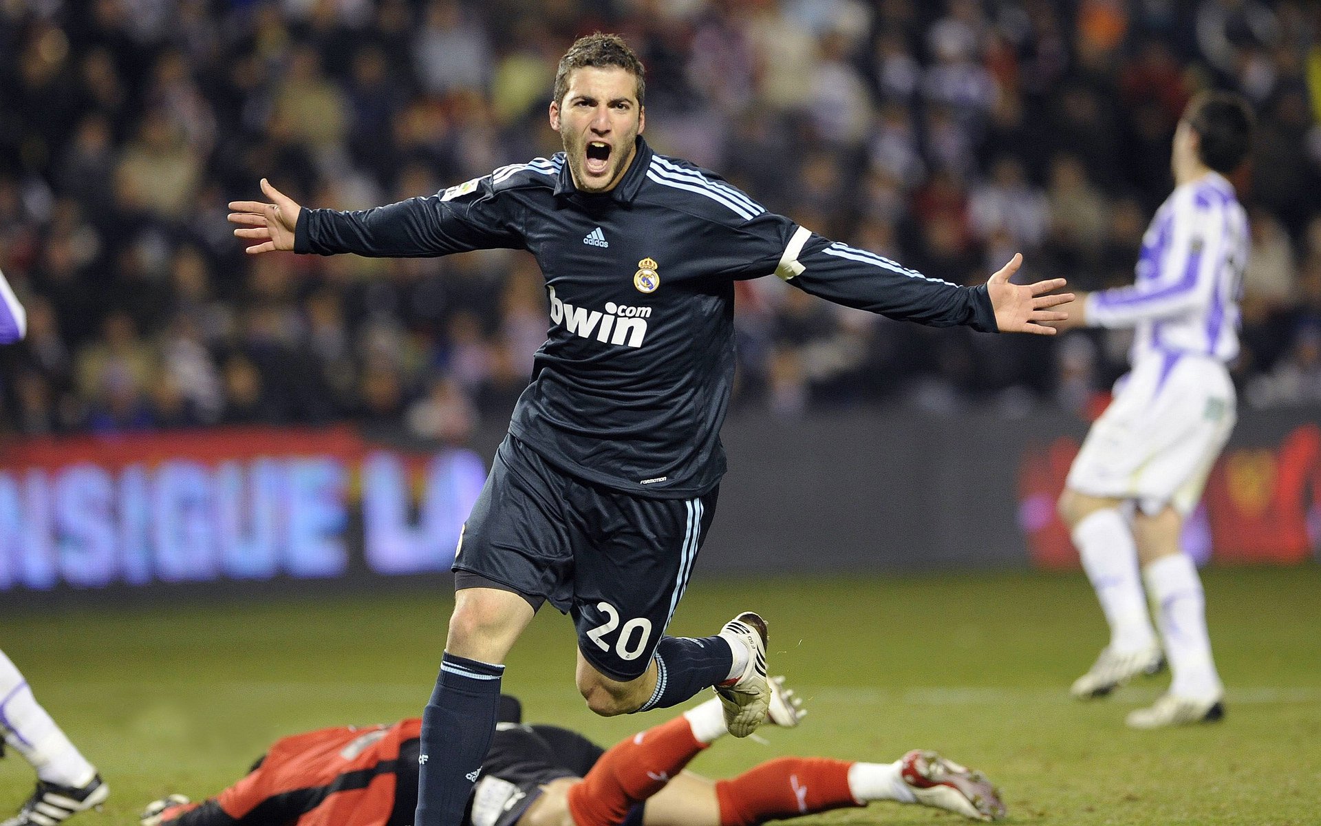 爱游戏平台-球场秀技：明星球员的炫技合集，球星的绝技